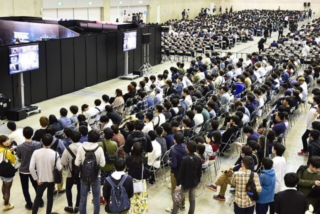 会場の観戦エリアでは配信を視聴することができ、朝早くから多くの来場者が注目選手たちの試合の動向を見つめていました。