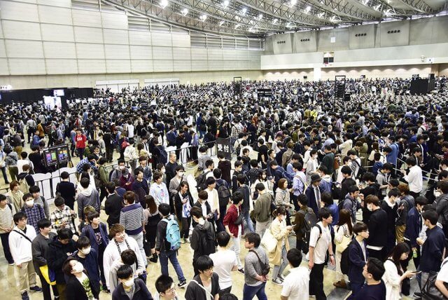 午後には予選大会第2部の参加選手たちも会場入り。Day2進出をかけた熱い戦いが机上で進行していくことに。